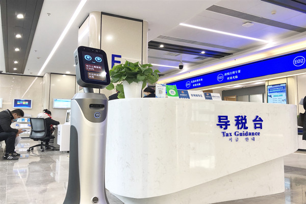 机器人根据指令,快速引导纳税人处理涉税业务