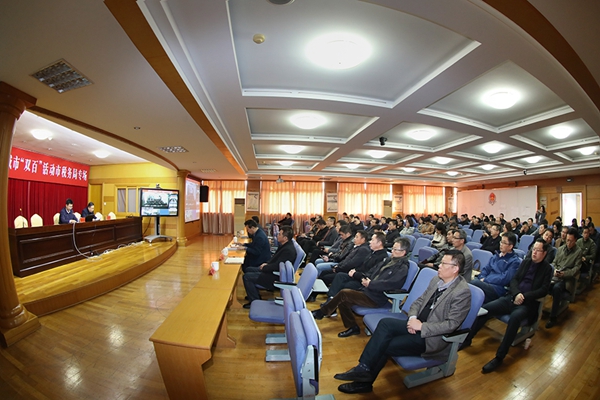 市局机关、各派出机构、各事业单位,开发区局、亭湖局、城南分局副科职以上共115人参加培训.JPG